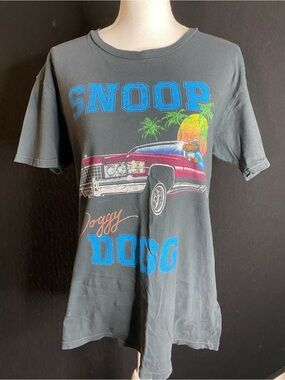 Daydreamer Snoop Doggy Dogg Graphic Tee - Charcoal Gray with Blue & Pink Accents
